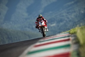 足坛最疯狂10个进球，足坛十大经典进球