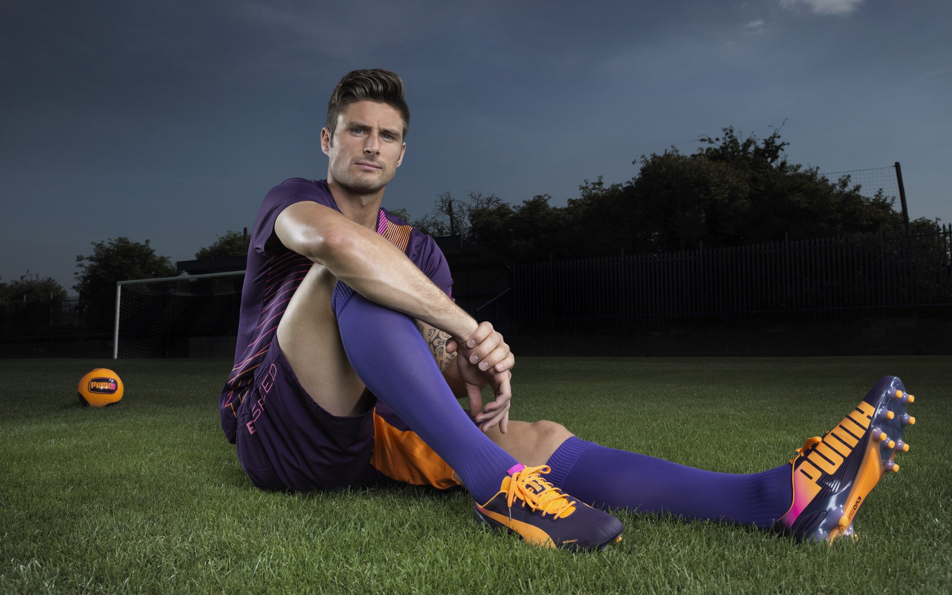 爱游戏体育平台-英超星光璀璨：神级过人引爆全场，英超低调看