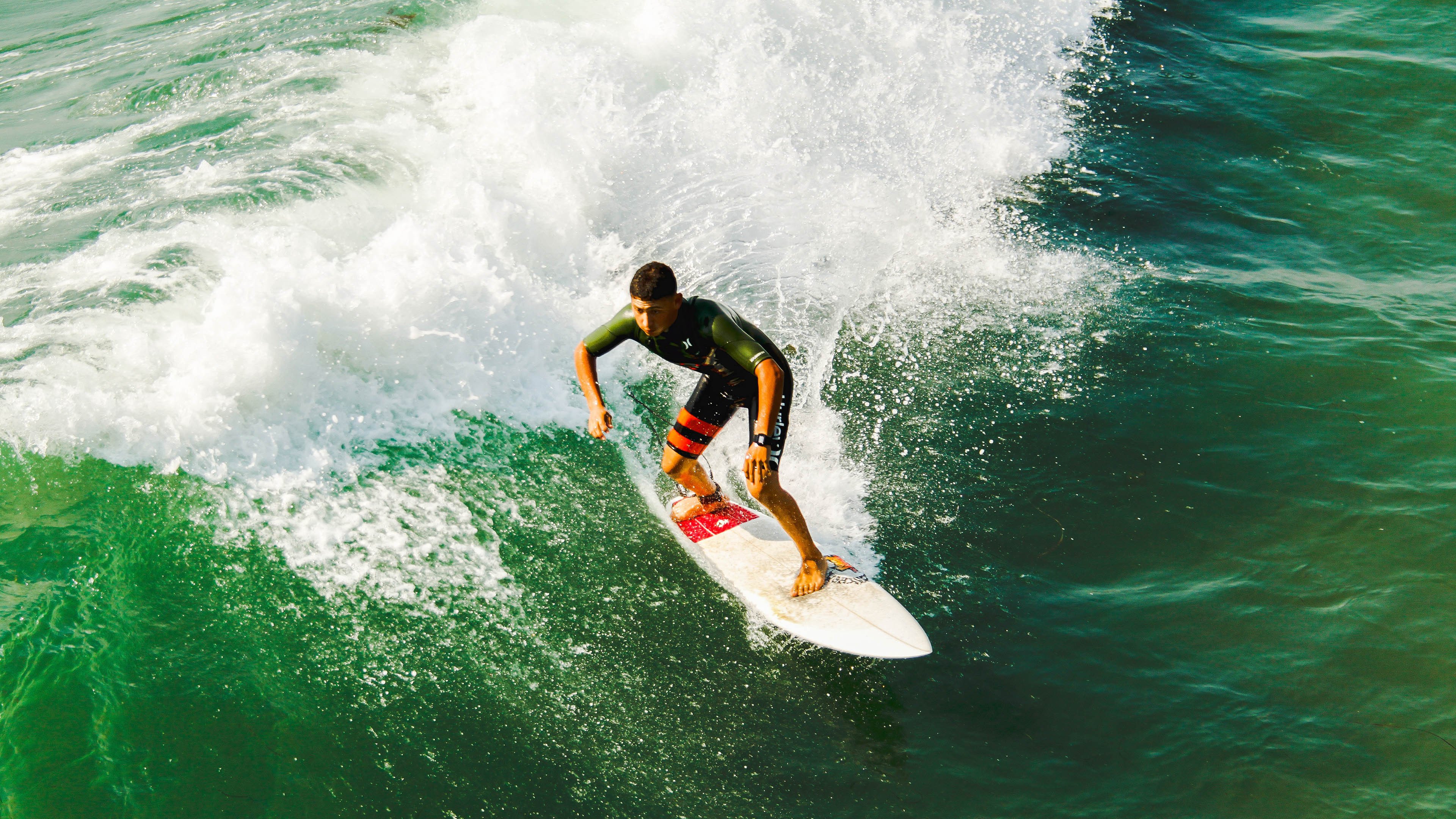 尤尔曼德谈勒沃库森：球队施压时展现出惊人韧性，勒沃库森对比勒费尔德
